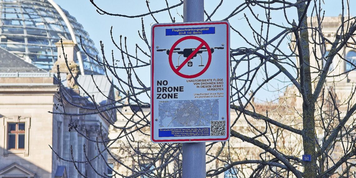 Drohnen-Verbots-Schild am Bundestag
