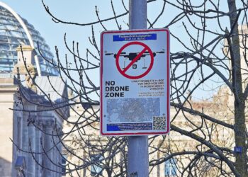Drohnen-Verbots-Schild am Bundestag