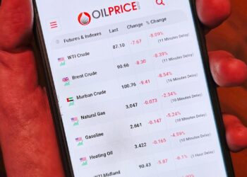 Ölpreise auf einem Smartphone am 10.03.2026