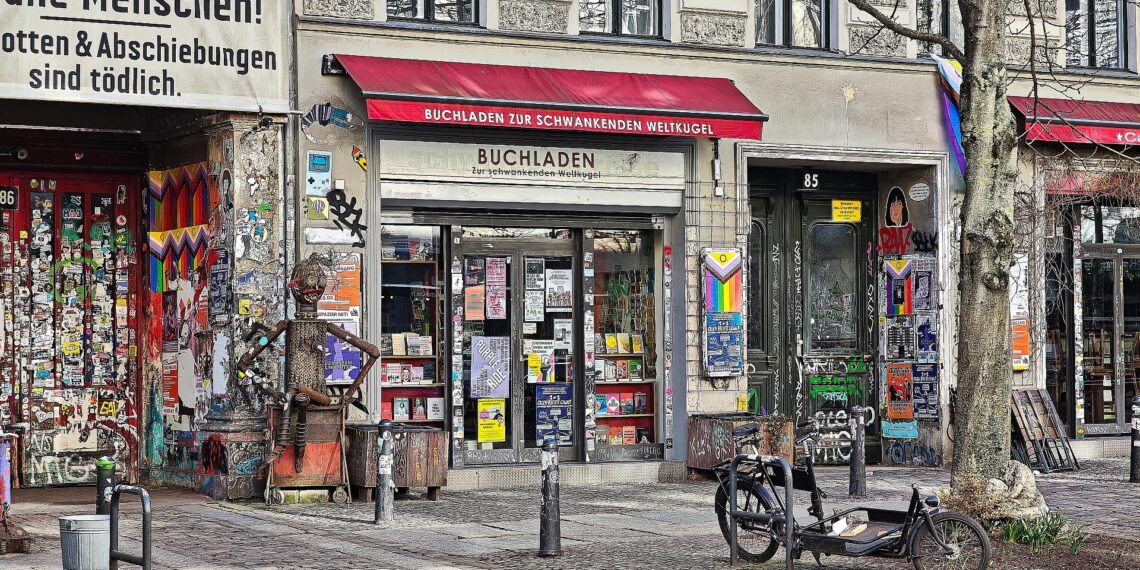 Linke fordert Abschaffung des "Haber-Verfahrens" 1 Buchladen `Zur schwankenden Weltkugel` (Archiv)