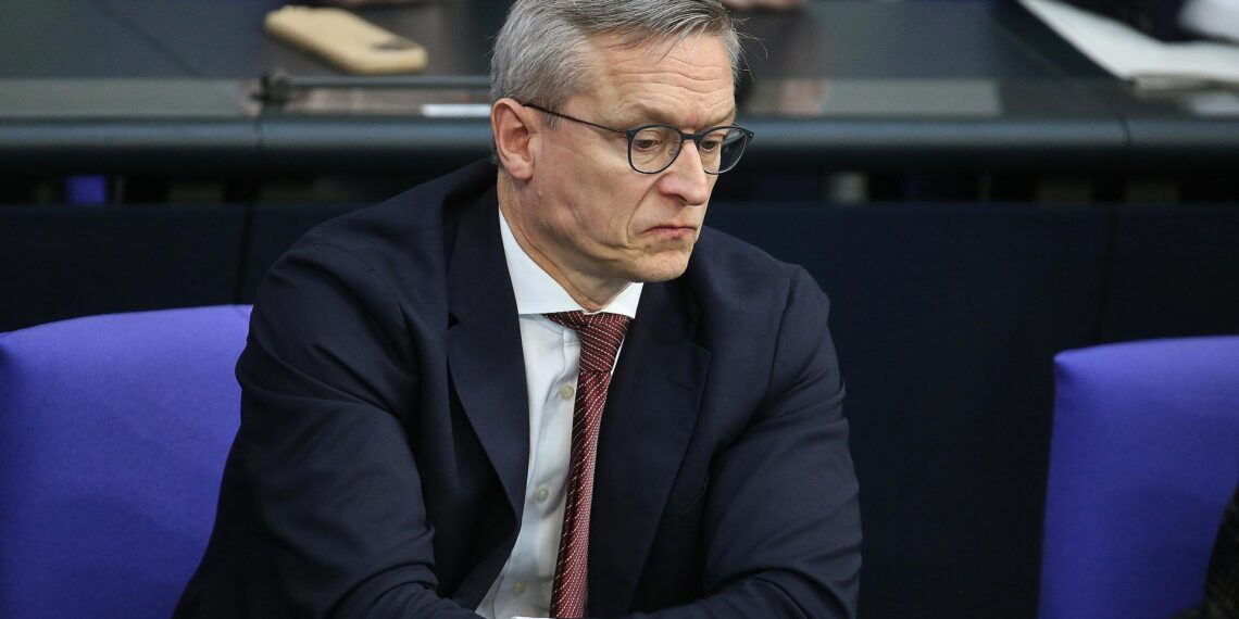 Digitalminister für vorübergehende Social-Media-Altersgrenze 1 Karsten Wildberger am 18.03.2026