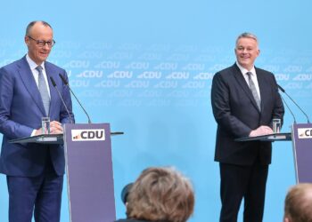 Friedrich Merz und Gordon Schnieder am 23.03.2026