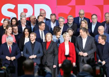 SPD will sich mit Kampf gegen hohe Spritpreise neu aufstellen 2 Gruppenbild nach SPD-Krisensitzung am 27.03.2026