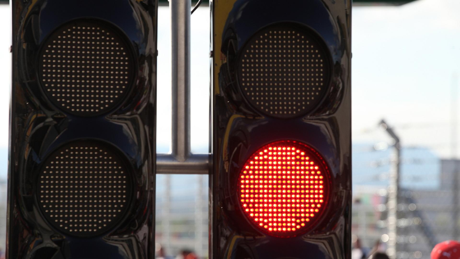 Ampel an einer Formel-1-Boxengasse (Archiv)