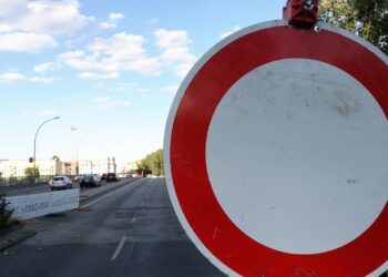 Halbseitig gesperrte Brücke (Archiv)