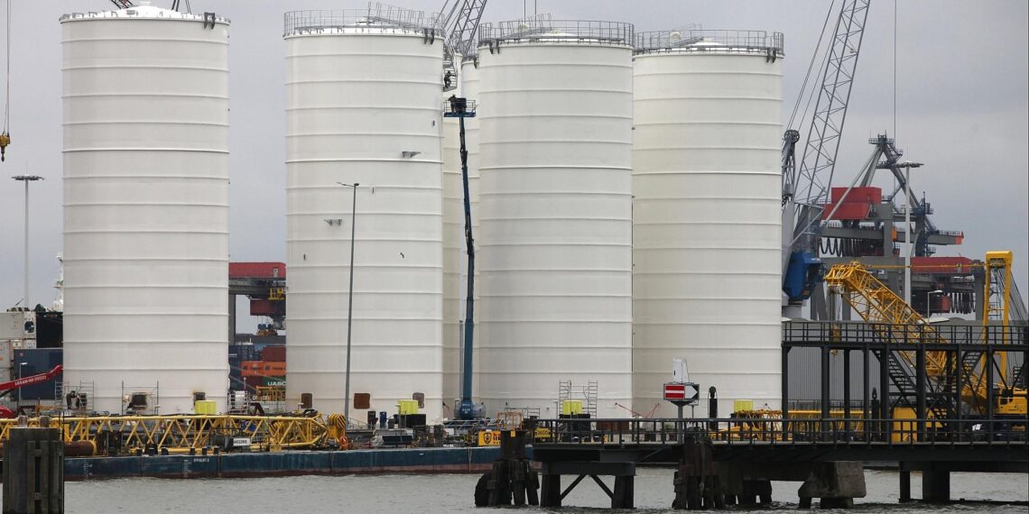 Ökonomen warnen vor wirtschaftlichen Folgen durch Iran-Krieg 1 Öltanks (Archiv)