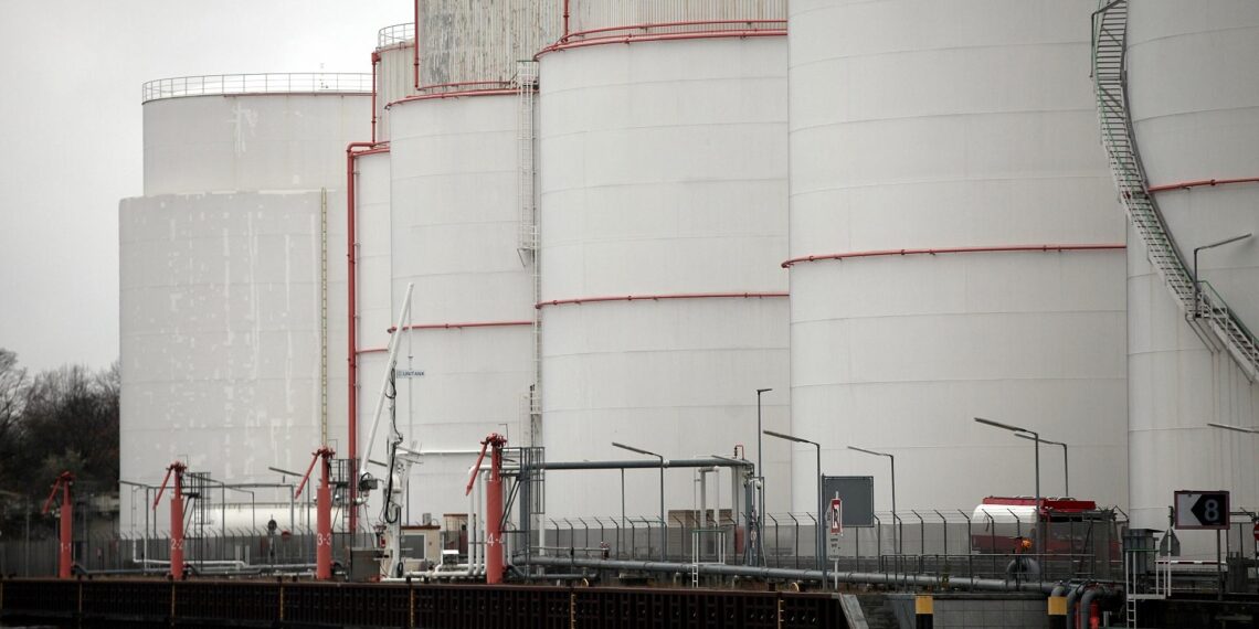 Deutsche Rohöl-Importe binnen 20 Jahren um ein Drittel gesunken 1 Tanklager (Archiv)