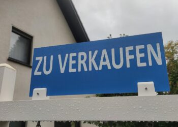 `Zu Verkaufen`-Schild (Archiv)