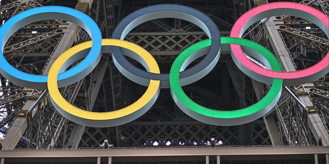 Eiffelturm mit Olympischen Ringen (Archiv)