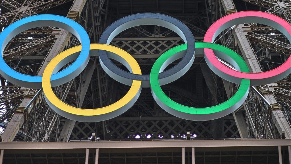 Eiffelturm mit Olympischen Ringen (Archiv)