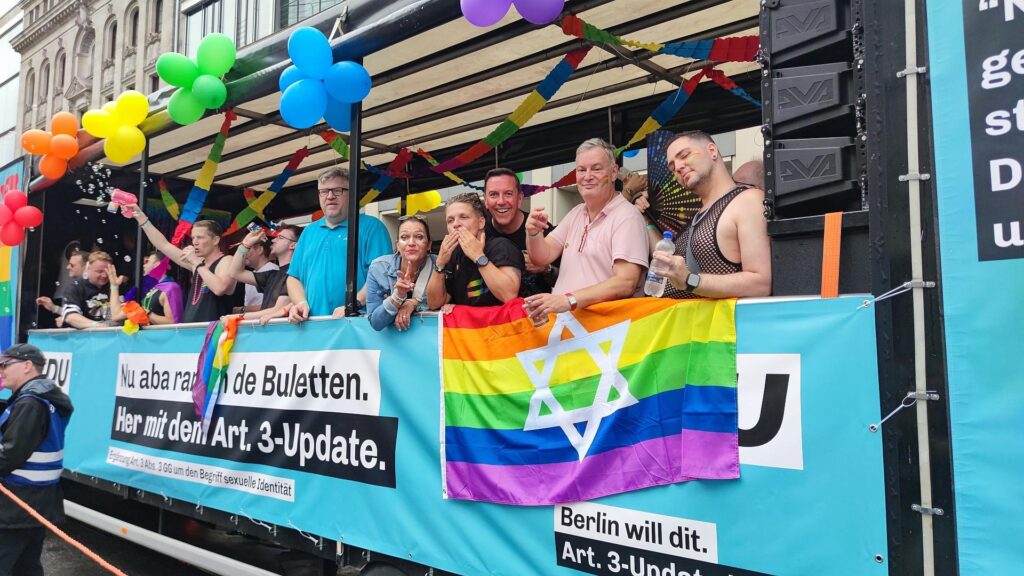 LSU-Wagen bei Parade zum Christopher-Street-Day (Archiv)