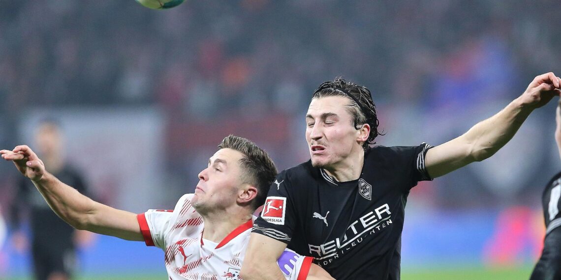 Rocco Reitz im Zweikampf mit RB Leipzigs Christoph Baumgartner (Archiv)