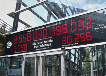 Ifo: Regierung hat neue Schulden größtenteils zweckentfremdet 2 Schuldenuhr (Archiv)