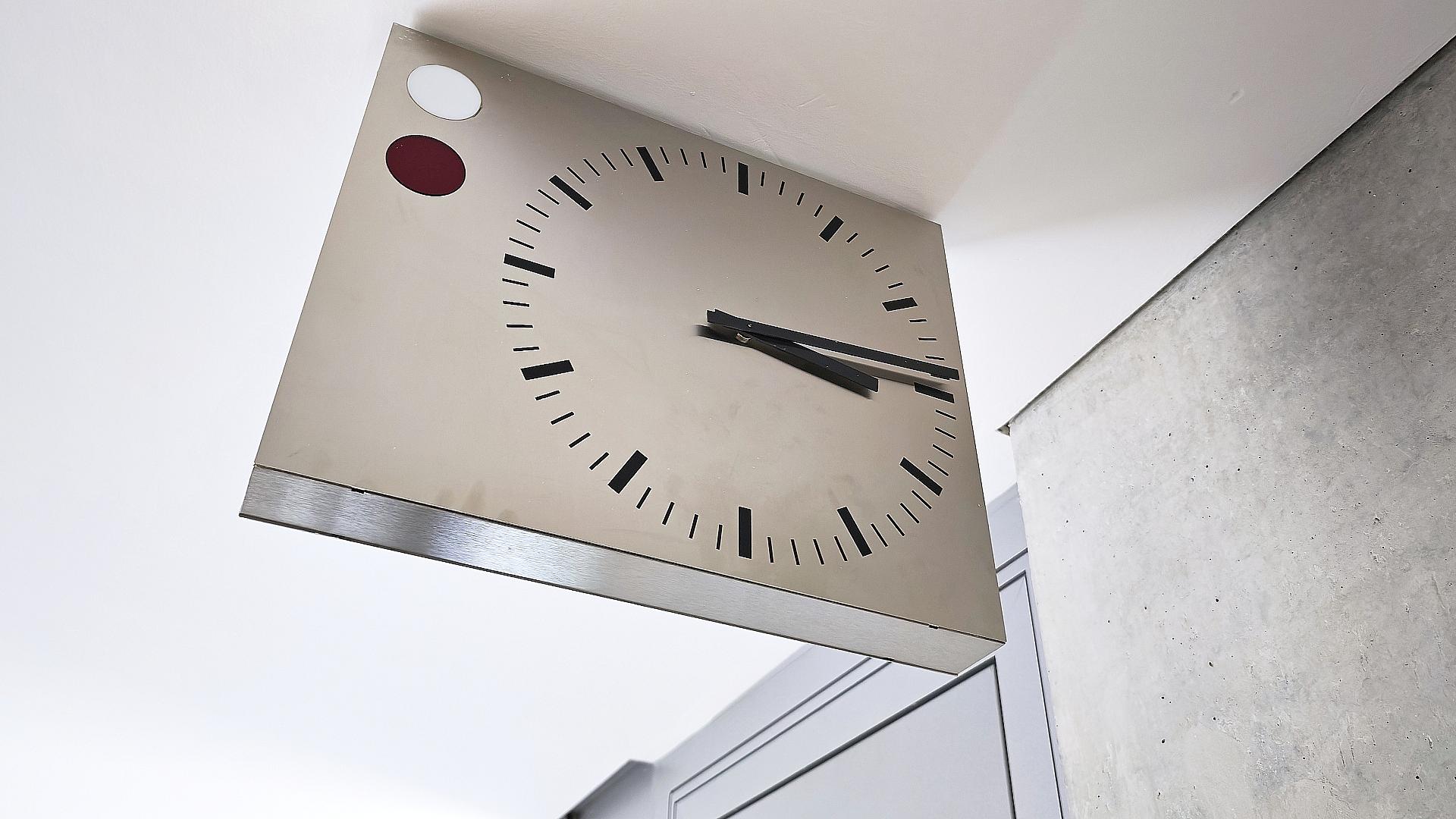 Sommerzeit 2026 hat begonnen 1 Uhr (Archiv)