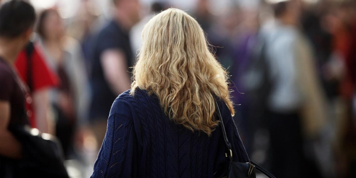 Prominente Frauen legen Plan gegen digitale Gewalt vor 1 Blonde Frau mit Locken (Archiv)