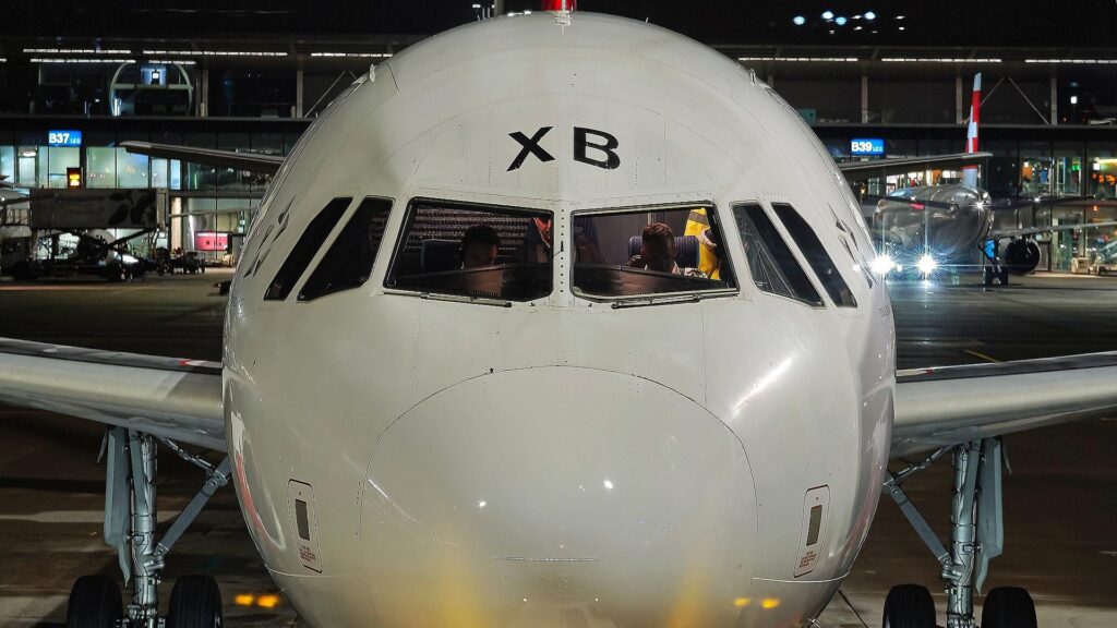 Piloten im Cockpit (Archiv)