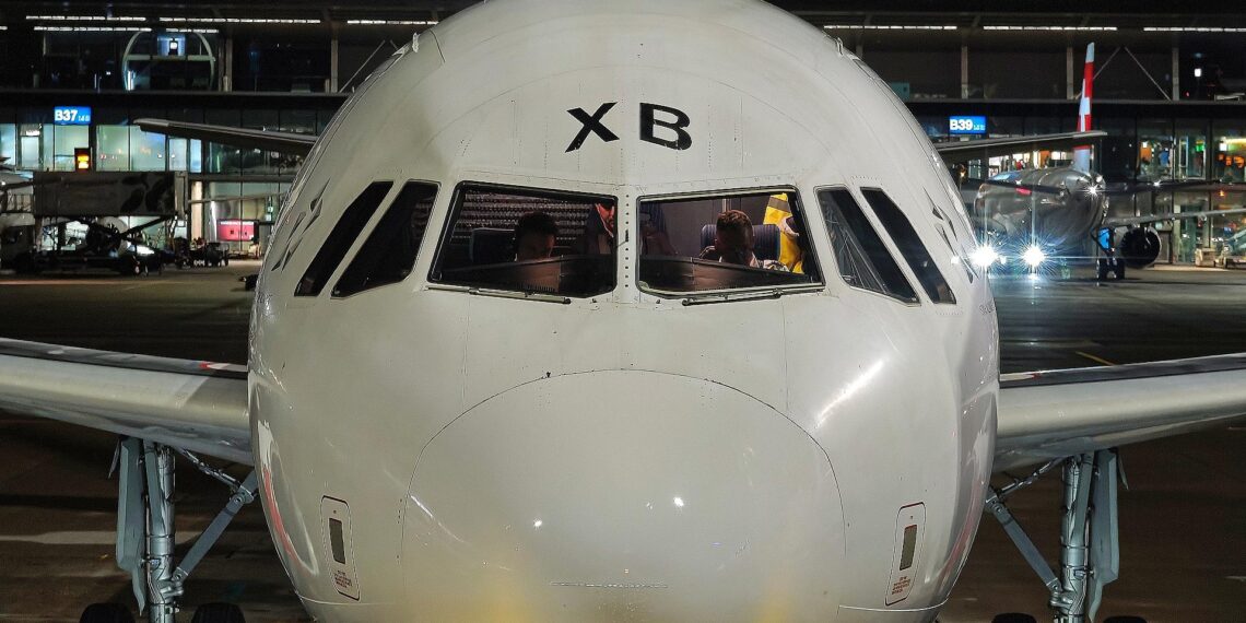 Piloten im Cockpit (Archiv)