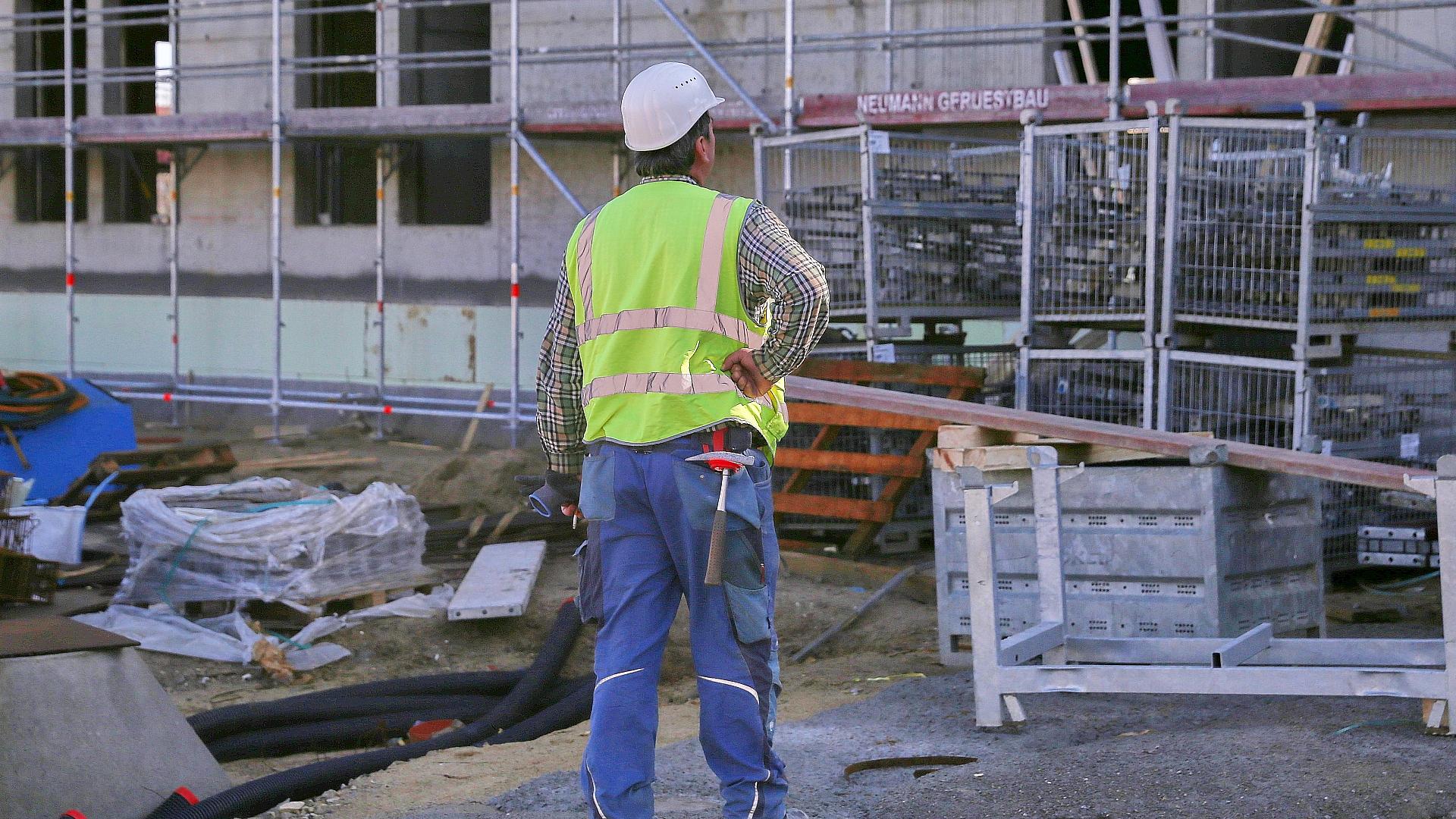 DGB: "Deutschland hat kein Problem mit dem Arbeitsvolumen" 1 Bauarbeiter auf einer Baustelle (Archiv)