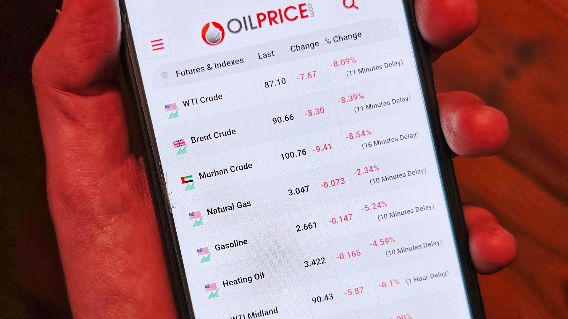 Ölpreise auf einem Smartphone (Archiv)