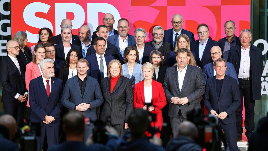 Gruppenbild nach SPD-Krisensitzung (Archiv)