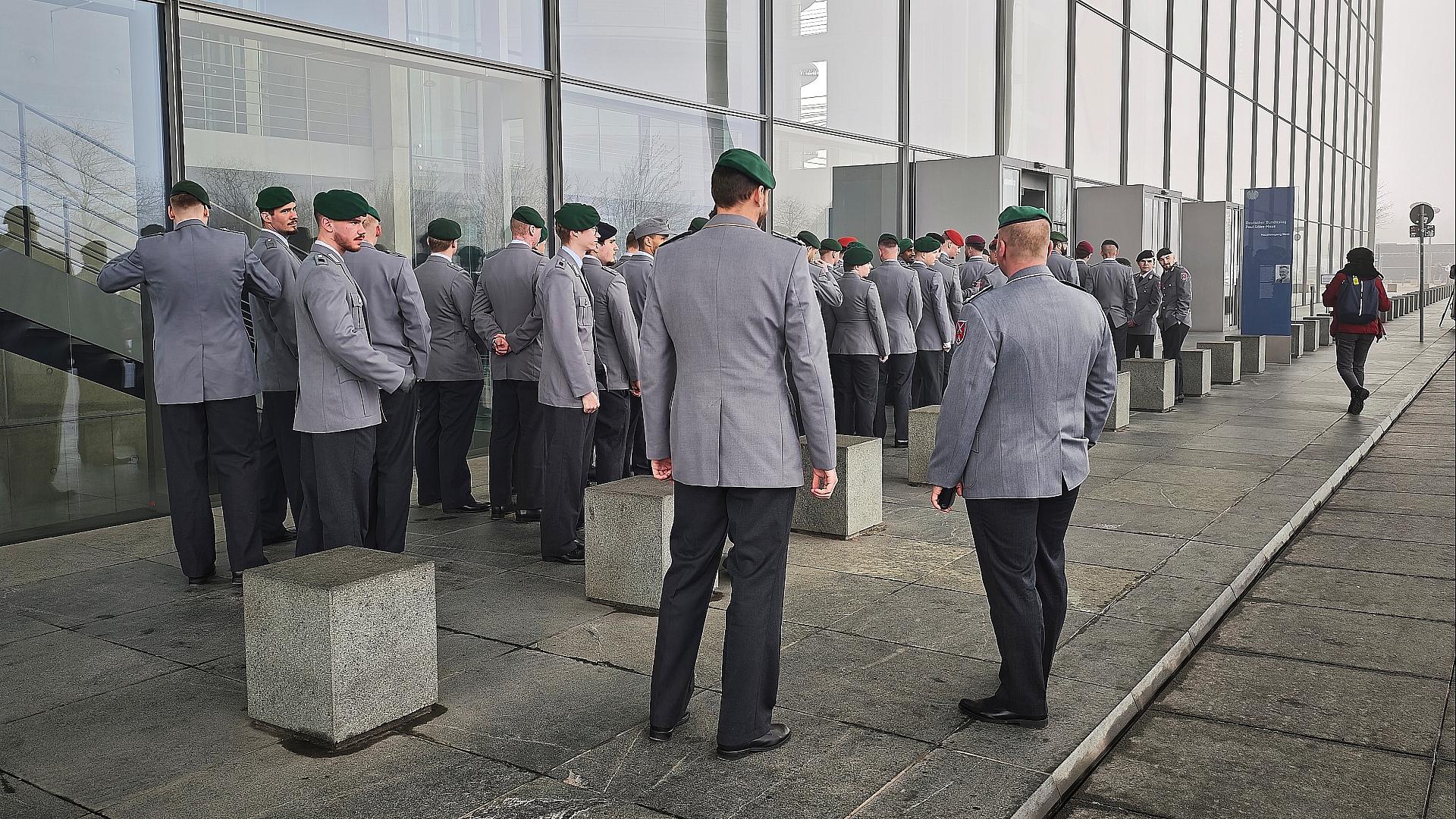 Reservistenverband beklagt Mängel bei der Betreuung der Reserve 1 Bundeswehr-Soldaten am 01.04.2026