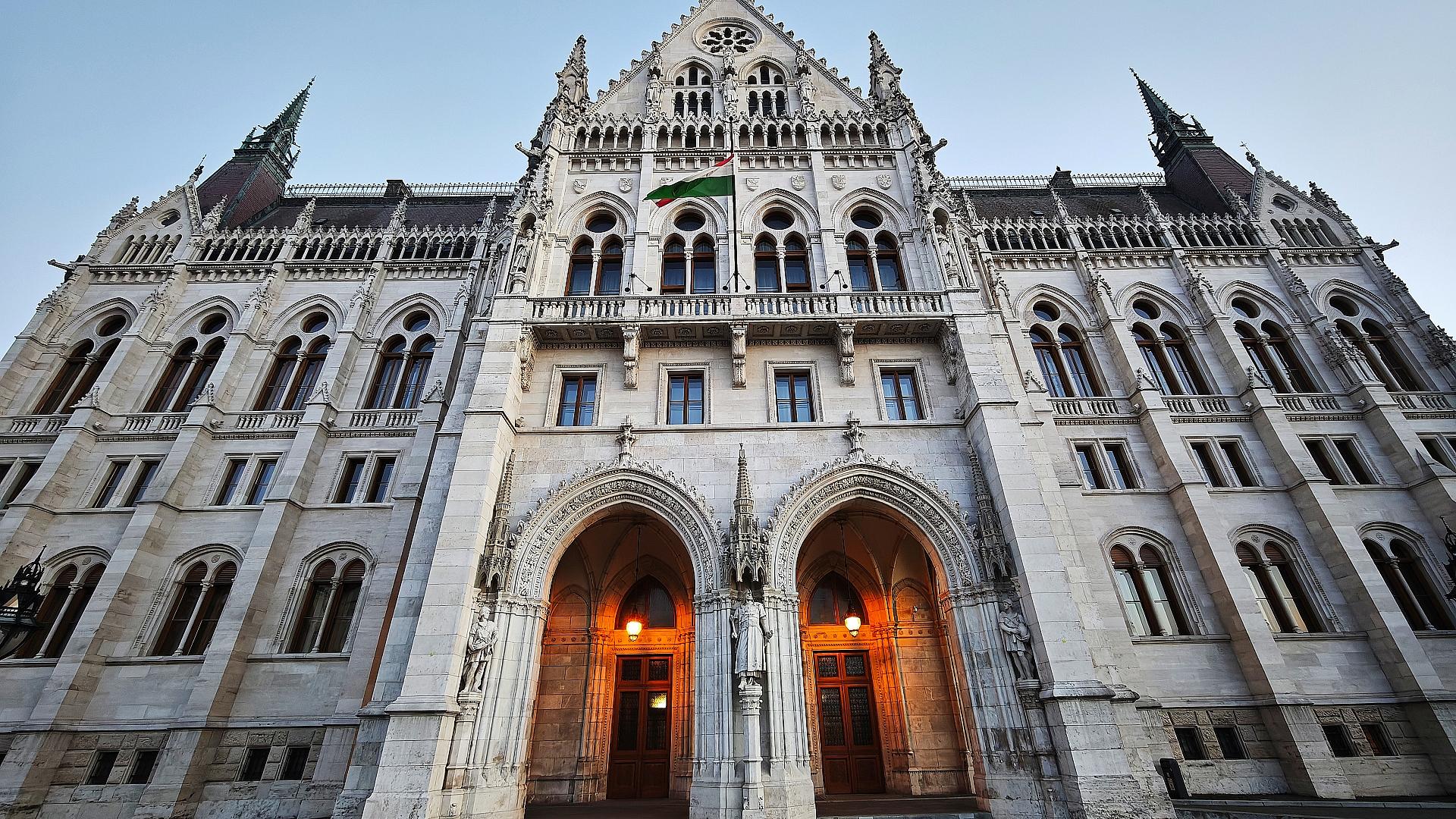 Ungarns Parlament (Archiv)