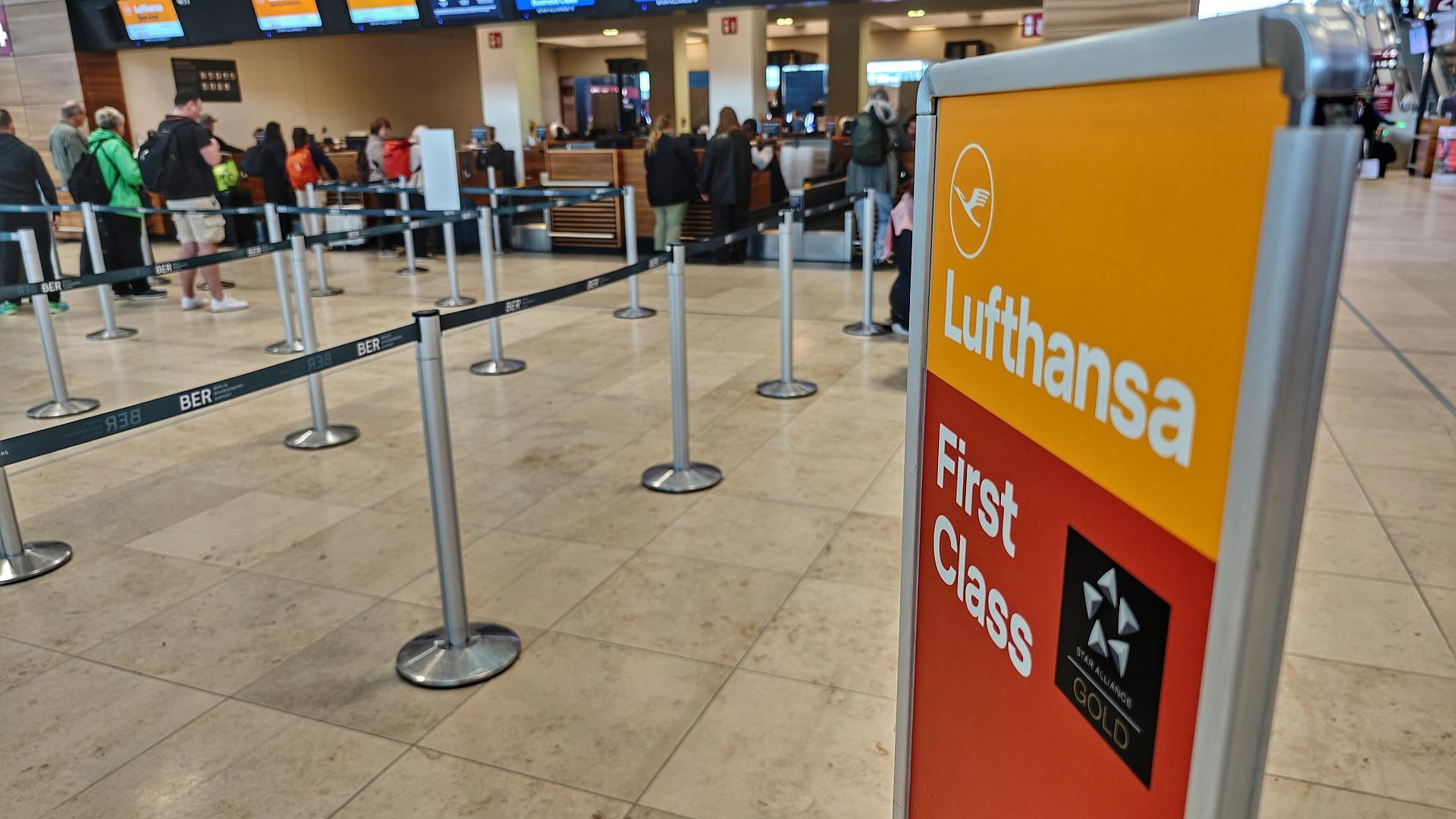 UFO kündigt Streik für Mittwoch und Donnerstag bei Lufthansa an 1 Lufthansa-Schalter am 13.04.2026