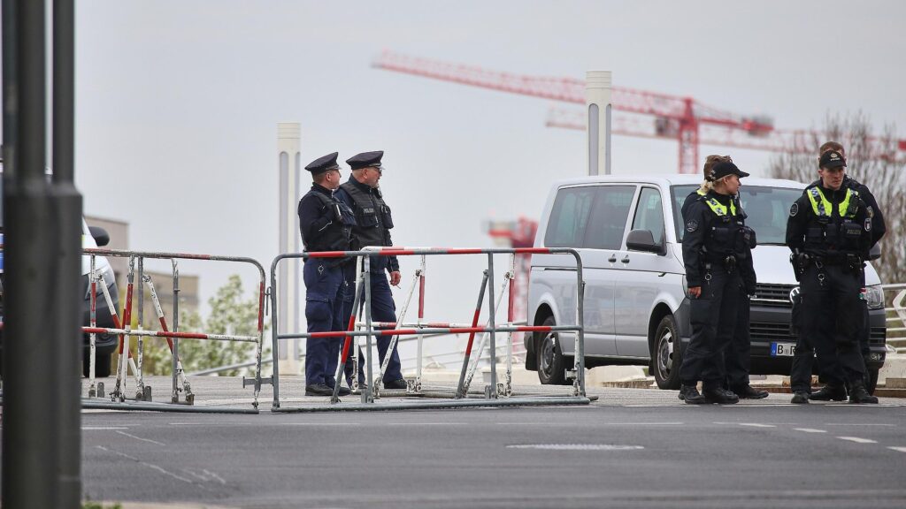 Polizeiabsperrung vor dem Bundeskanzleramt (Archiv)