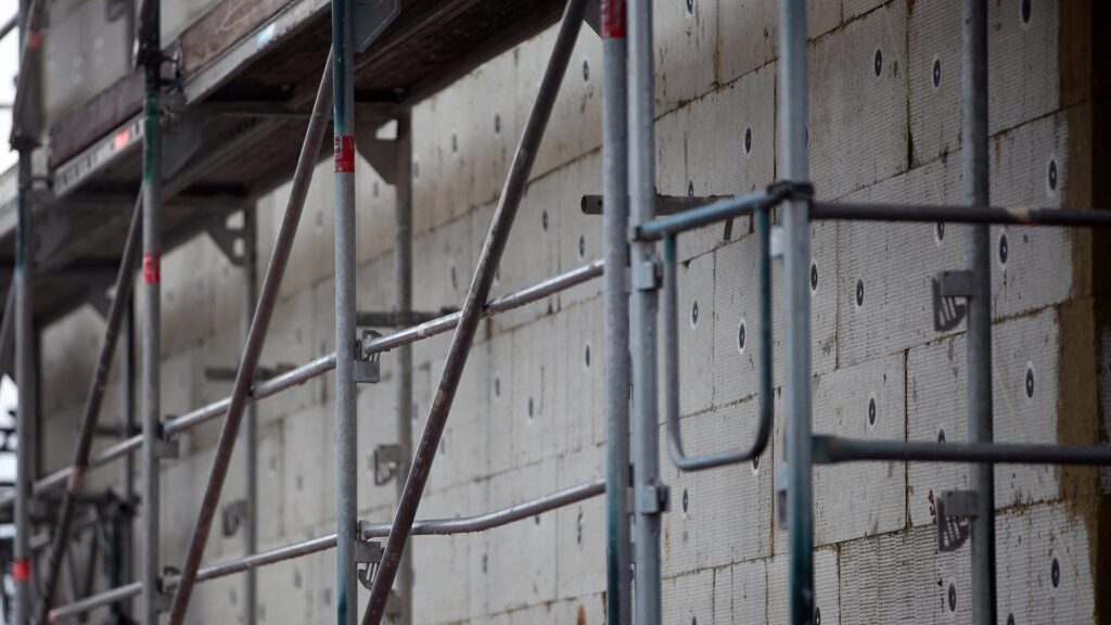 Gerüstbau für Wärmedämmung (Archiv)