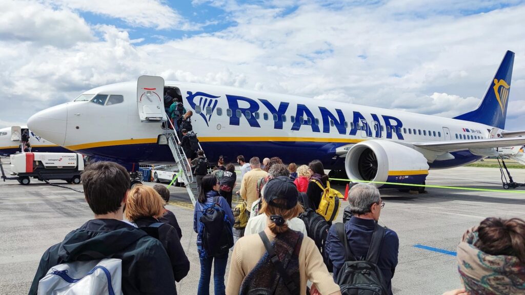 Passagiere vor Einstieg in Ryanair-Maschine (Archiv)