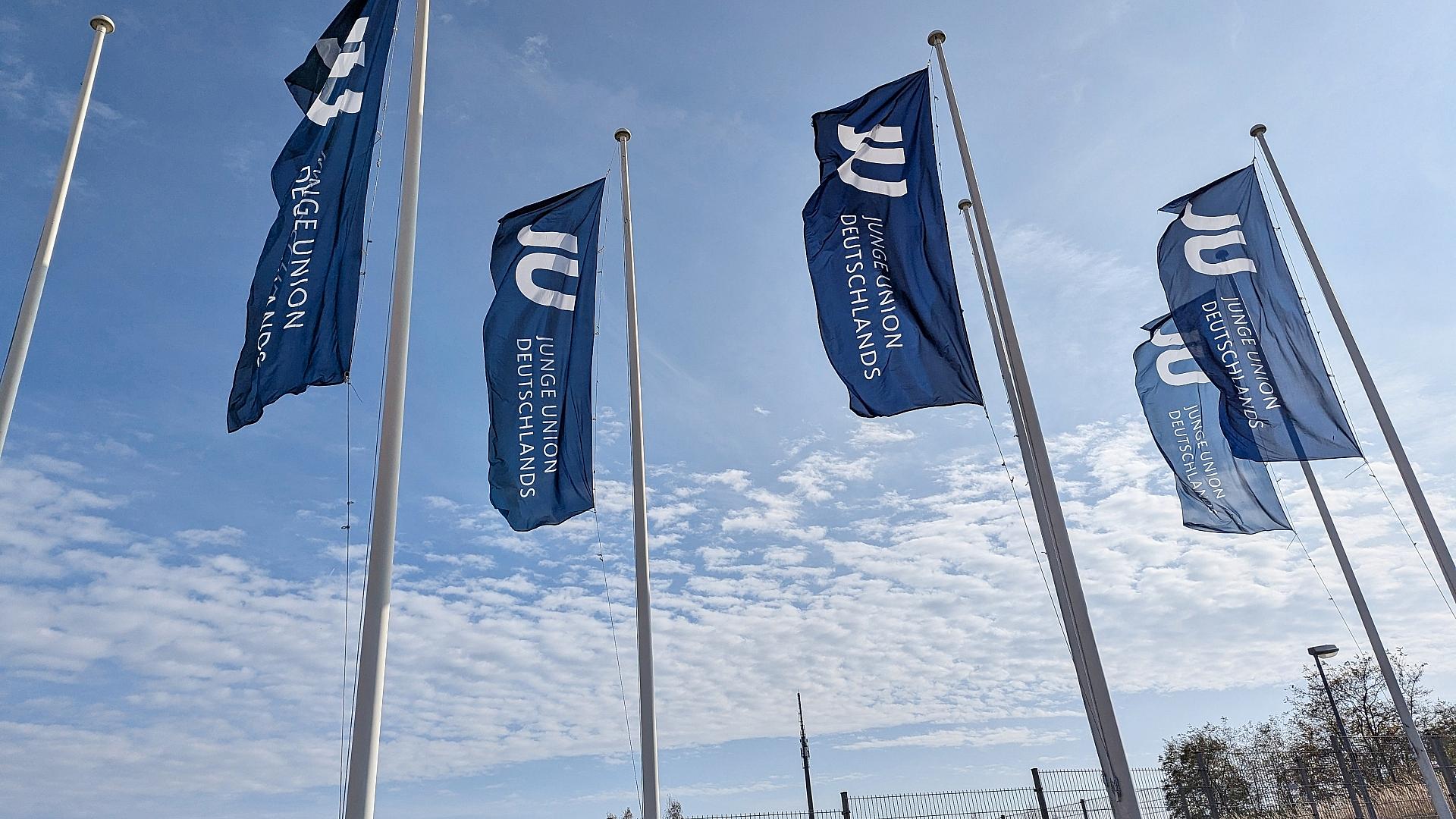 JU drängt auf Steuerfinanzierung der Bürgergeld-Gesundheitskosten 1 Fahnen der Jungen Union (Archiv)