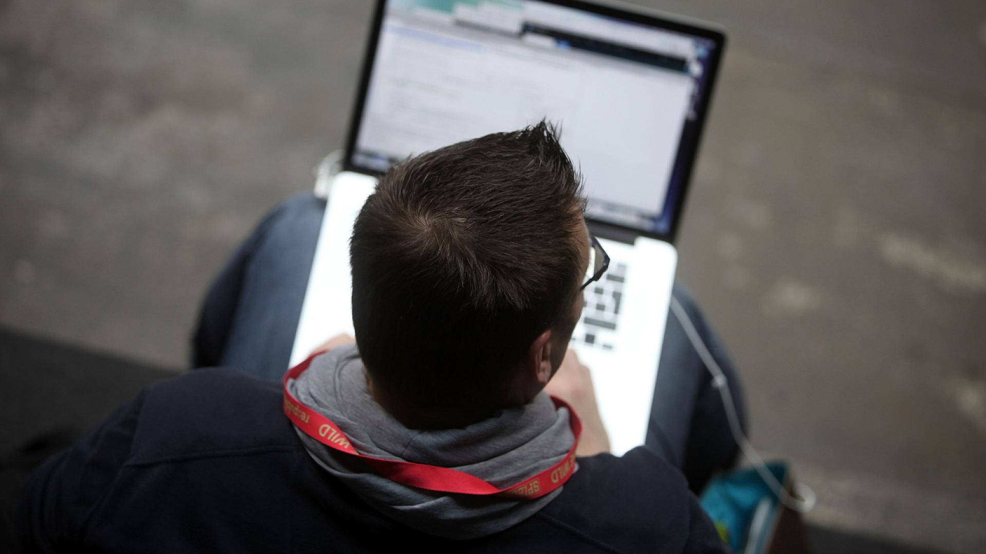 Investitionsbereitschaft von Selbständigen legt etwas zu 1 Computer-Nutzer (Archiv)