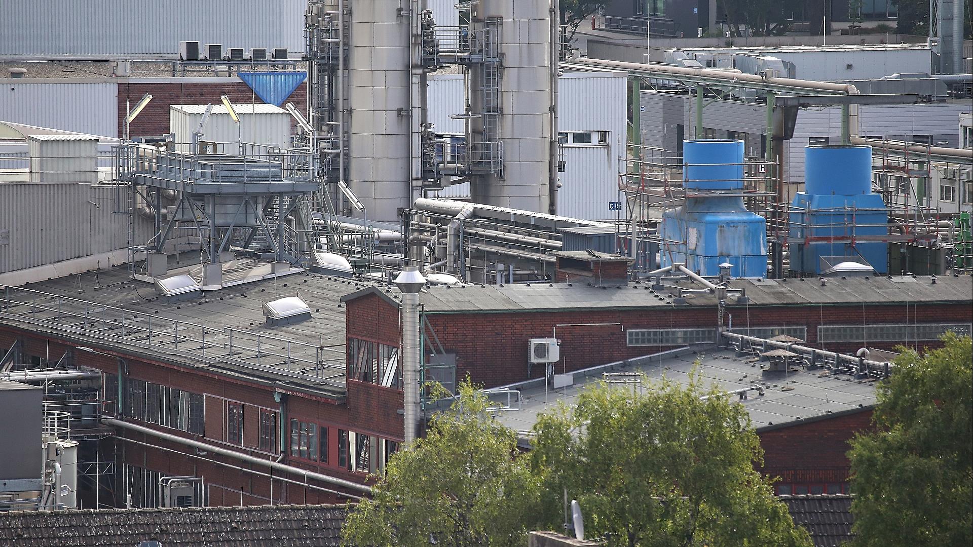Arbeitgeber rechnen mit wirtschaftlicher Verschlechterung 1 Chemie-Anlagen (Archiv)