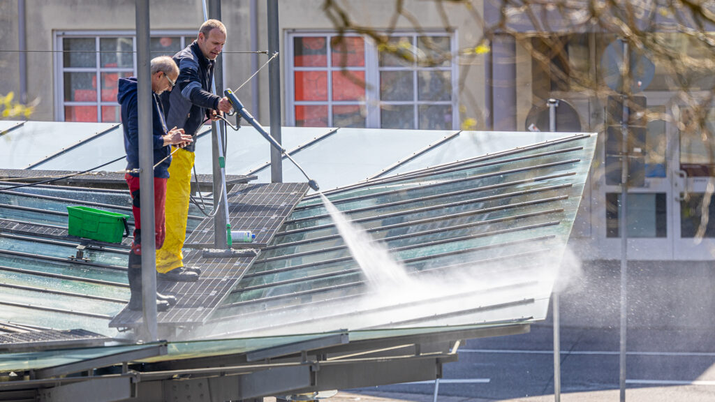 Aktuelles aus St. Ingbert | Bild: Stadt St. Ingbert Grundreinigung am Rendezvous-Platz in St. Ingbert sorgt für attraktiveren Aufenthalt und Nahverkehr