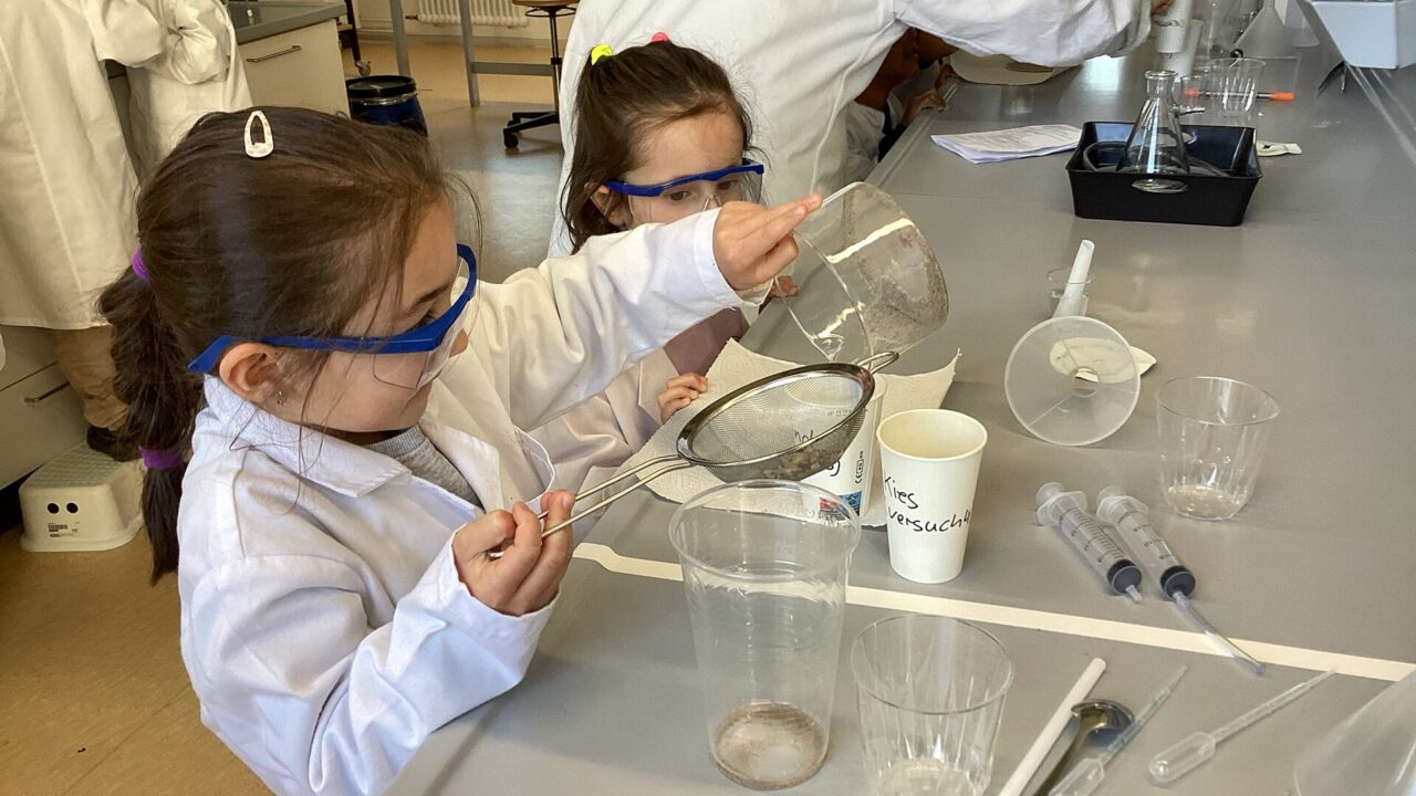 Aktuelles aus St. Ingbert | Bild: Stadt St. Ingbert Kita Luitpold entdeckt Naturwissenschaften im MINT-Campus St. Ingbert