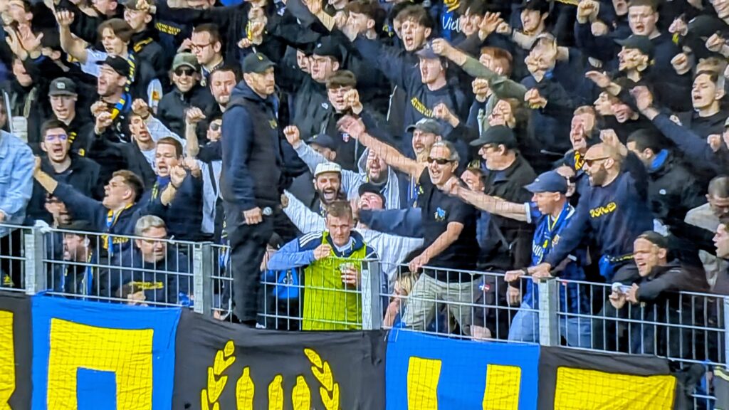 Manuel "Fußballgott" Zeitz in der Virage Est