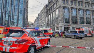 Auto rast in Leipzig im Menschenmenge – Tote und Verletzte