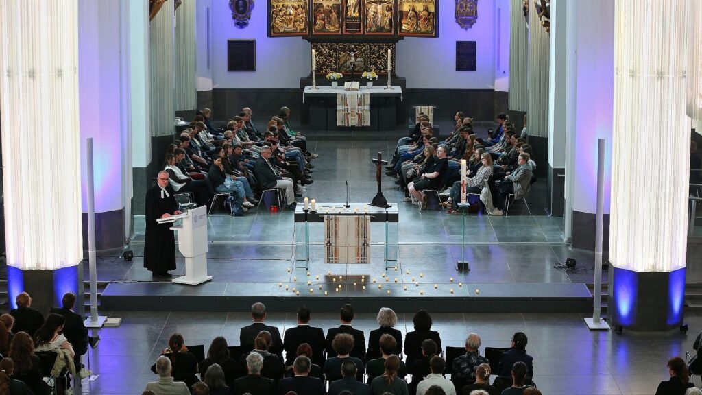 Großer Andrang bei Gedenkandacht in Leipzig nach Amokfahrt 13 Gedenkveranstaltung nach Amokfahrt am 05.05.2026
