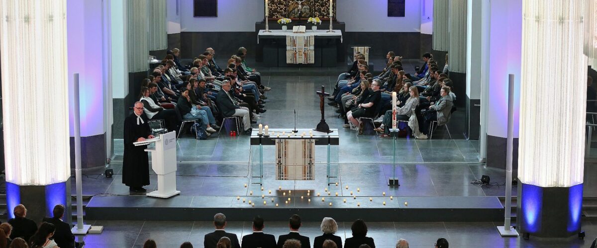 Großer Andrang bei Gedenkandacht in Leipzig nach Amokfahrt 1 Gedenkveranstaltung nach Amokfahrt am 05.05.2026