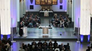 Großer Andrang bei Gedenkandacht in Leipzig nach Amokfahrt