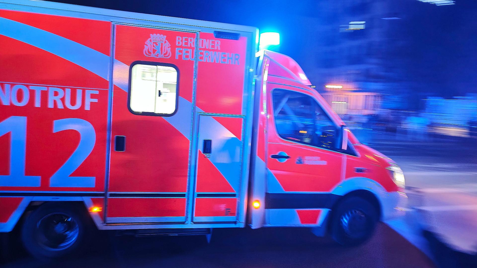 Jeder Zehnte erleidet jährlich eine Unfallverletzung 1 Rettungswagen (Archiv)