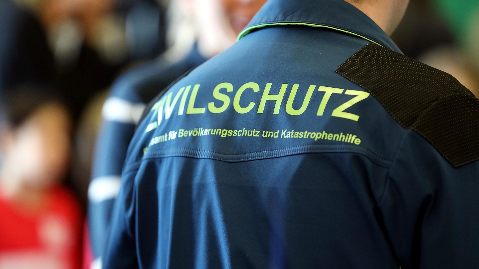 Kommunen kritisieren Zivilschutzpläne als unzureichend 1 Zivilschutz-Mitarbeiter (Archiv)