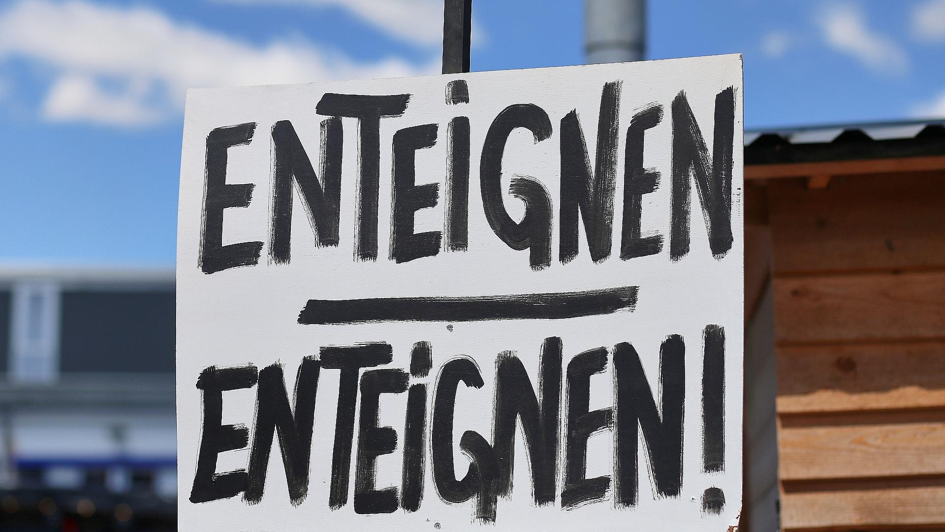 Enteignen-Schild (Archiv)