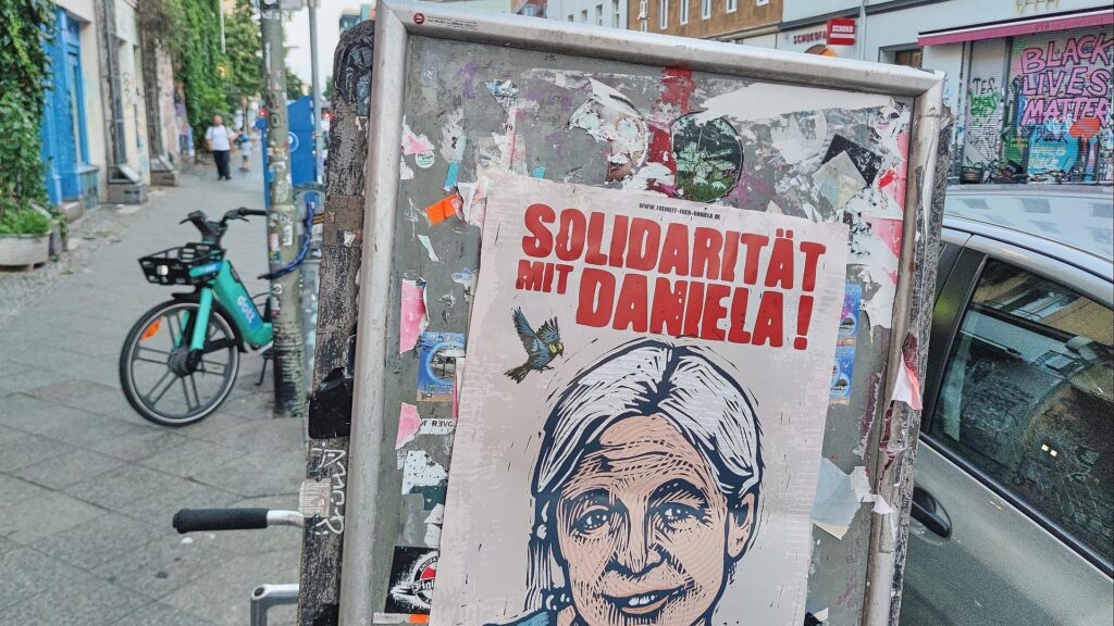 Plakat wirbt für Solidarität mit Daniela Klette (Archiv)