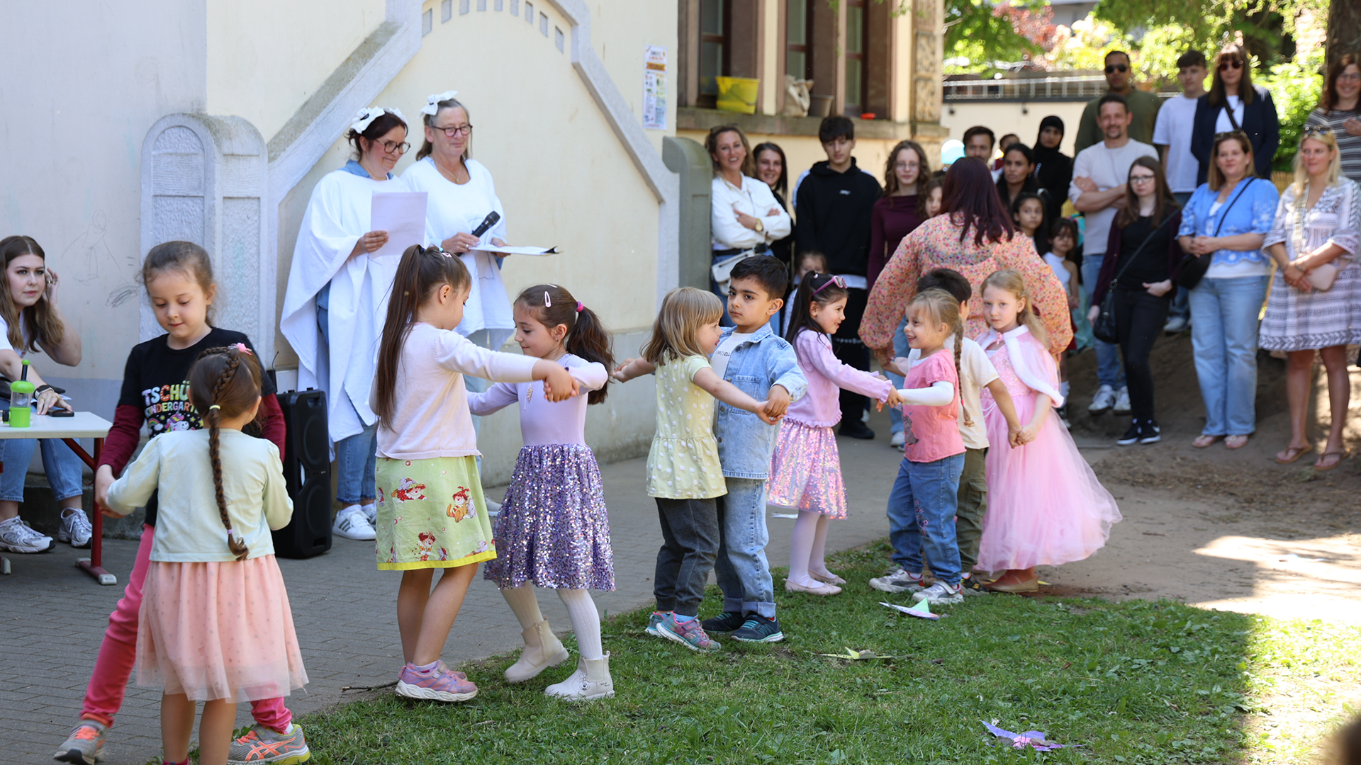 Kita Luitpoldschule feiert 50-jähriges Jubiläum mit Sommerfest 1 Aktuelles aus St. Ingbert | Bild: Stadt St. Ingbert Ein Hoch auf 50 Jahre Kita Luitpoldschule