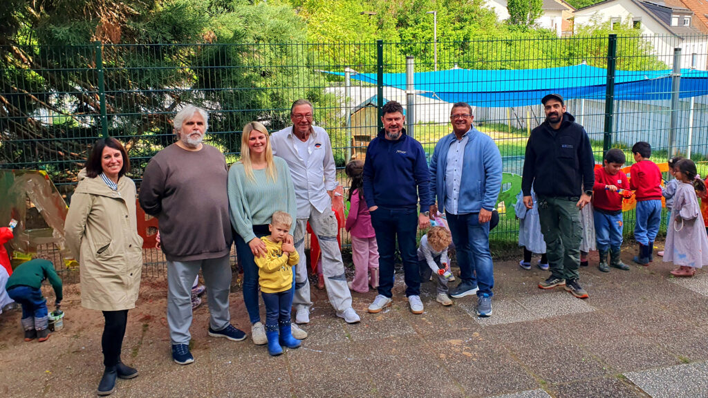 Kita Bahnhofstraße in Rohrbach bekommt bunte Buchstaben am Zaun 1 Aktuelles aus St. Ingbert | Bild: Stadt St. Ingbert Kita Bahnhofstraße Rohrbach präsentiert sich bunt