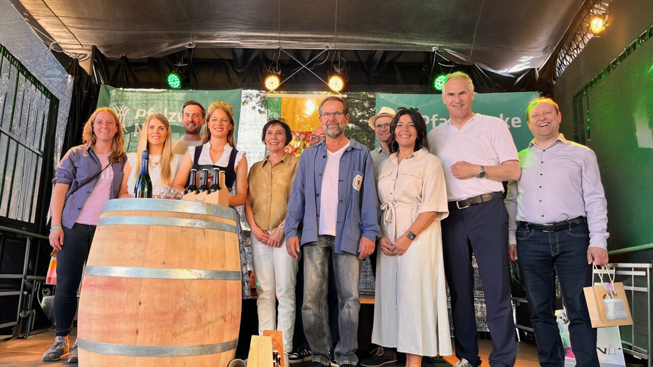 St. Ingberter Delegation reist zum Heimat- und Blütenfest nach Rhodt unter Rietburg 1 Aktuelles aus St. Ingbert | Bild: Stadt St. Ingbert Delegation aus St. Ingbert besucht Heimat- und Blütenfest in Rhodt unter Rietburg
