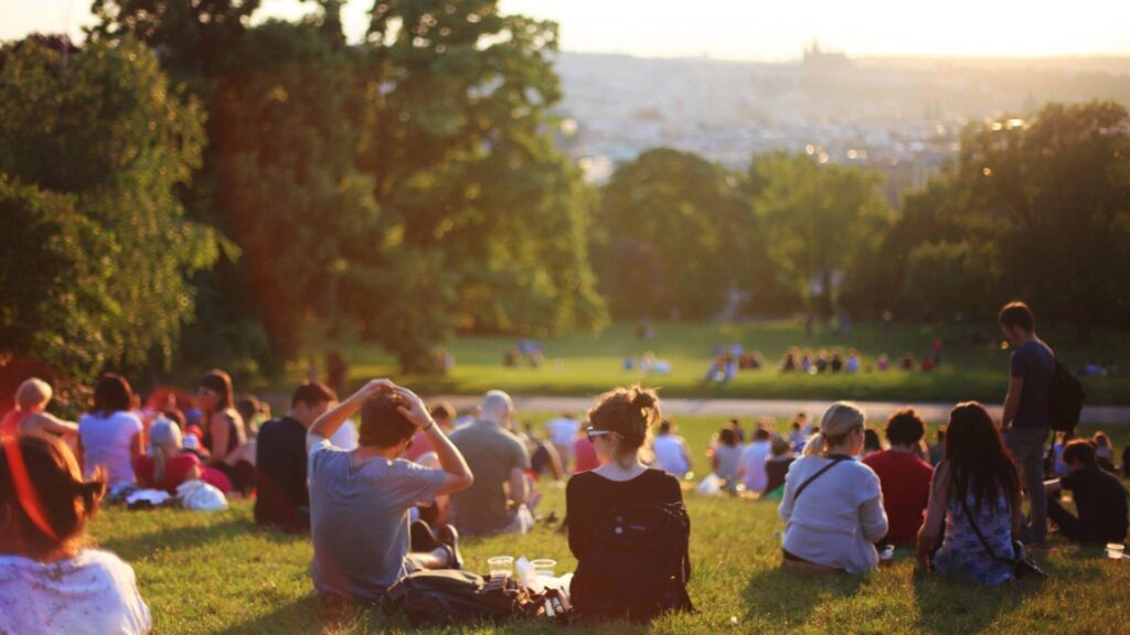 Picknickkonzert auf der Fideliswiese in St. Ingbert 1 Aktuelles aus St. Ingbert | Bild: Stadt St. Ingbert Picknickkonzert „Evergreens unter freiem Himmel“ auf der Fideliswiese