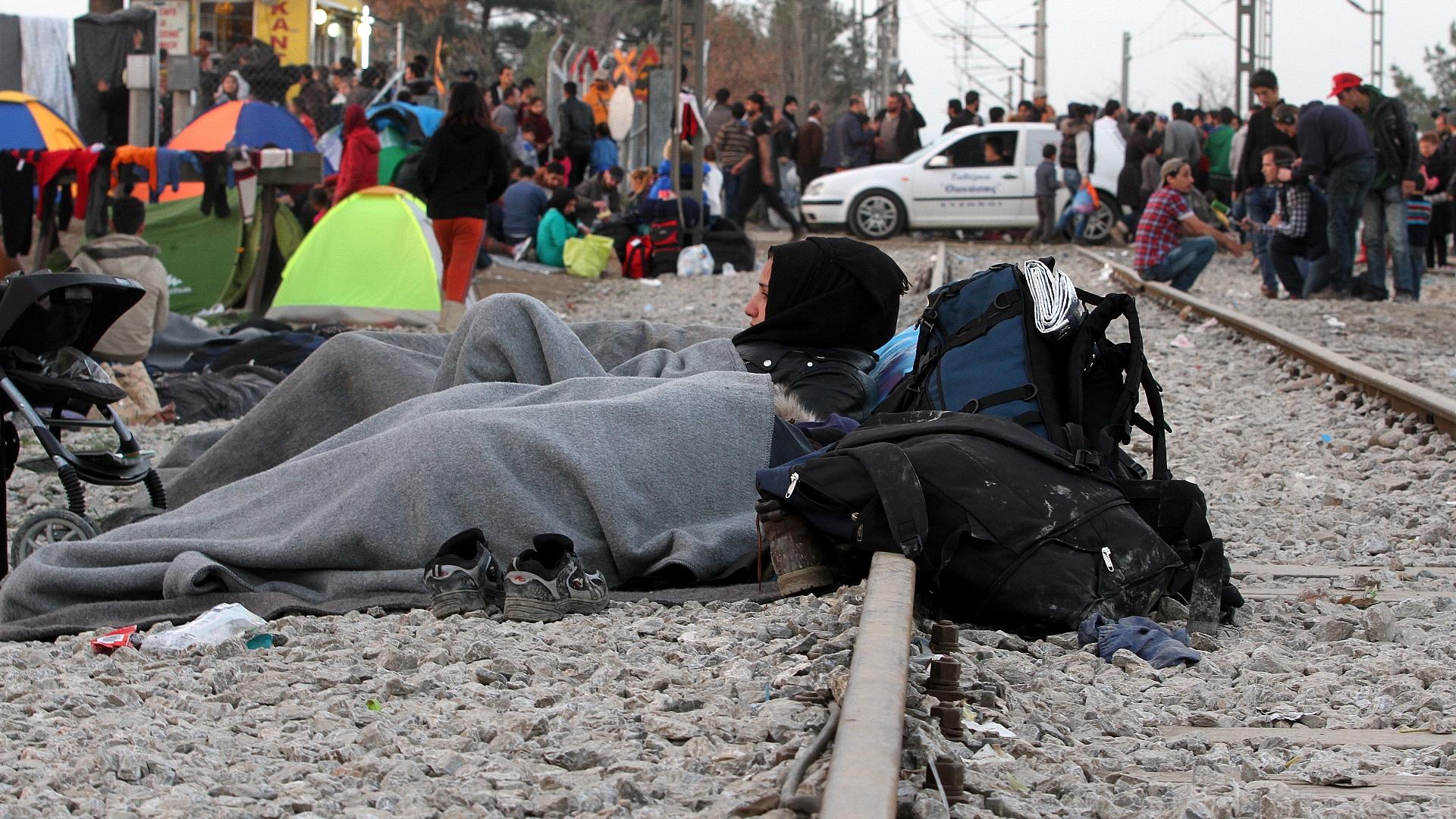 Kommission: Illegale Migration in EU um 55 Prozent gesunken 1 Flüchtlinge auf der Balkanroute (Archiv)