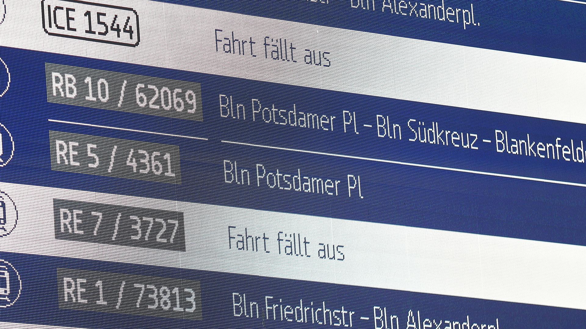 Anzeigetafel bei der Deutschen Bahn (Archiv)